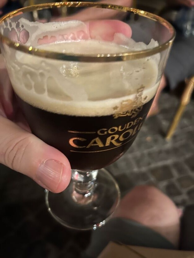 bar_03_gouden-carolus-dark-goblet.jpg