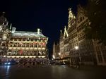 street_25_grote-markt-night-guild-houses.jpg