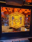 food_17_umamido-neon-logo-window.jpg