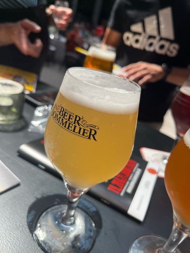 beerfest_04_beer-sommelier-glass-hazy-blonde.jpg