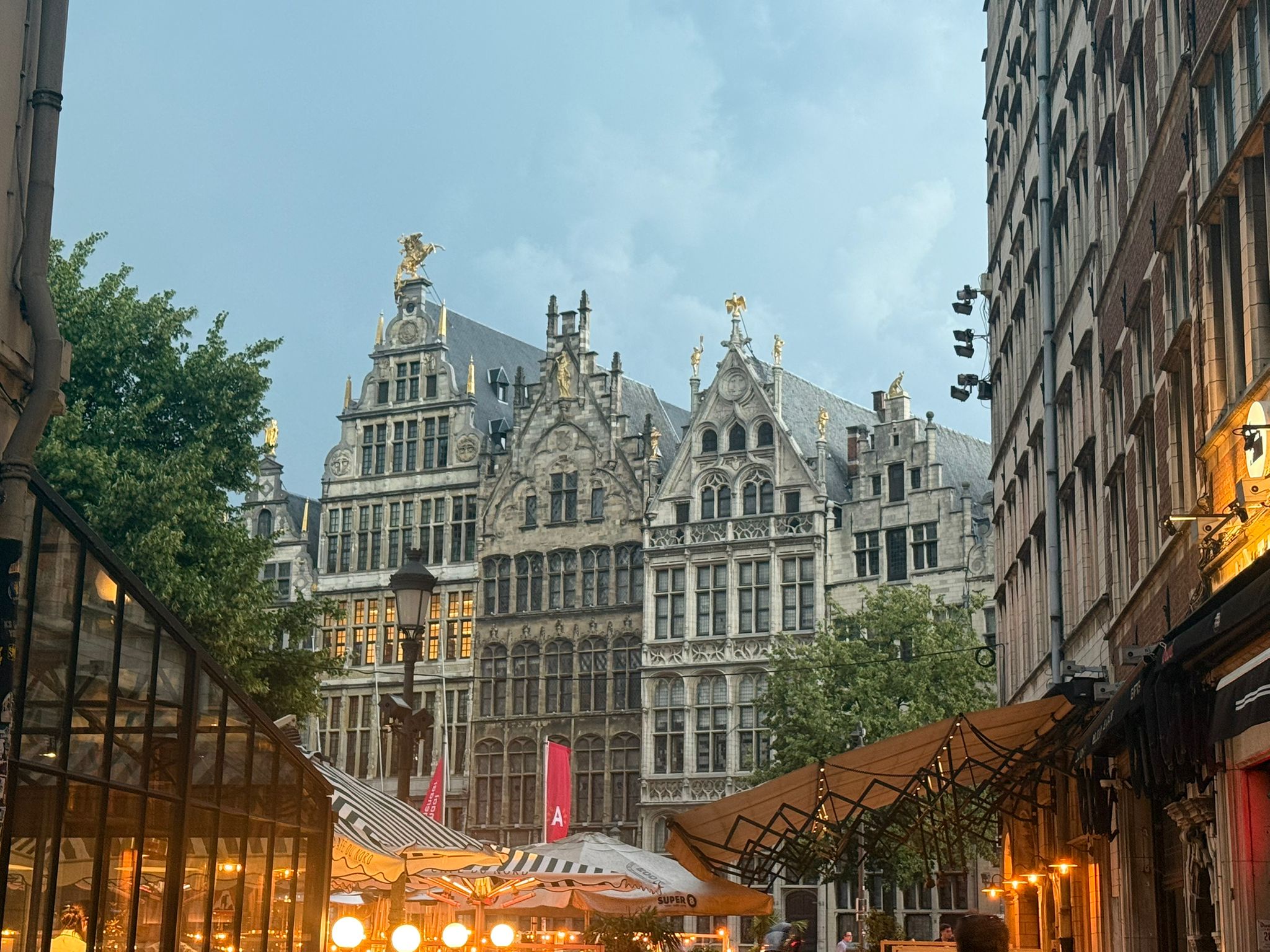 street_23_grote-markt-guild-houses-dusk.jpg