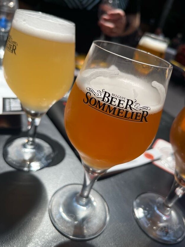 beerfest_03_beer-sommelier-glasses-blonde-amber.jpg