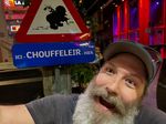 street_04_chouffeleir-gnome-sign-selfie.jpg