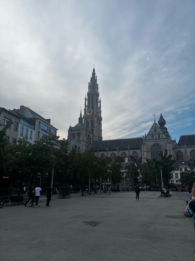 street_03_cathedral-tower-groenplaats-dusk.jpg